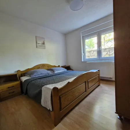 Family Miki In Apartman